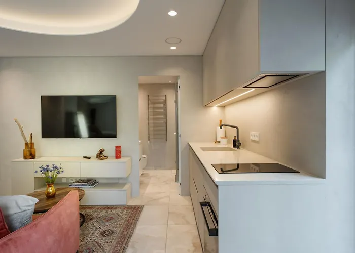 Butas Silence Of Uzupis - Self Check In *