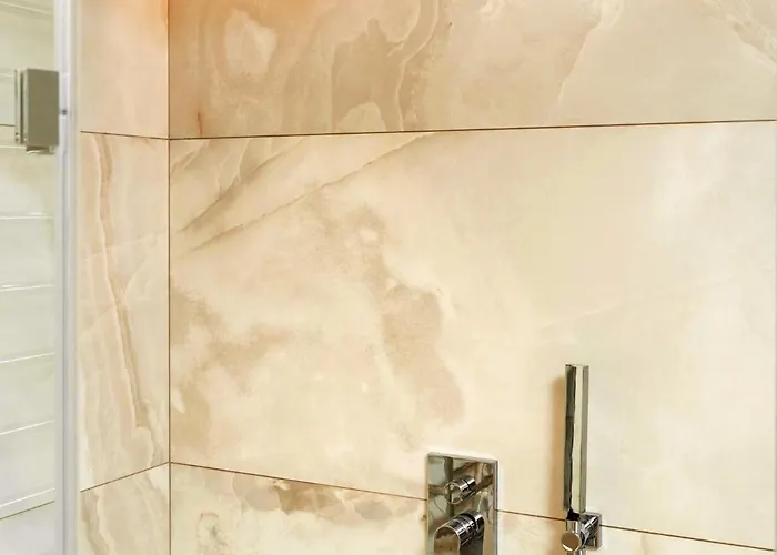 Silence Of Uzupis - Self Check In Lejlighed *